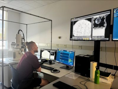 REU student uses the SEM